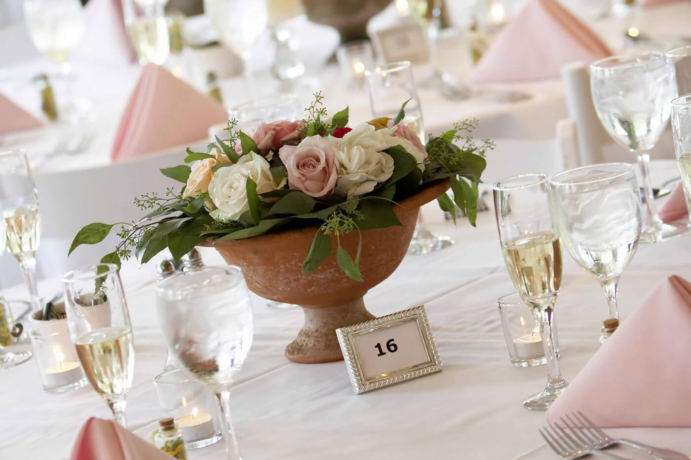 Blumengestecke für die Hochzeit Ideen, Tipps & Beispiele
