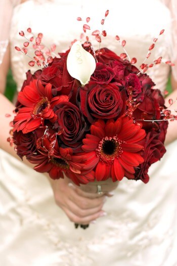 Brautstrauß mit Rosen & Gerbera