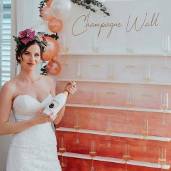 Champagner Wall